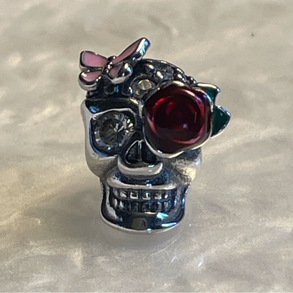 Bracelet Charm Skull with Butterfly, Rose & Rhinestones - Picture 9 of 10